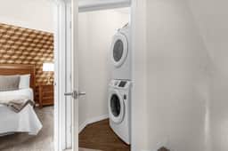 4 Bedrooms / 3 Bathrooms / Lucaya Village (21-101)