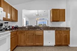 3 Bedrooms / 2 Bathrooms / Lake Berkley (1076 LB)