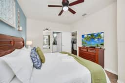 3 Bedrooms / 2 Bathrooms / Lucaya Village (16-102)