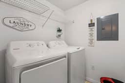 3 Bedrooms / 2.5 Bathrooms / Lake Berkley (1116PR)