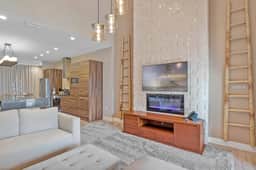4 Bedrooms/ 4.5 Bathrooms/ Magic Village (7466 BD)