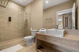 4 Bedrooms / 4.5 Bathrooms / Magic Village(7528BD)