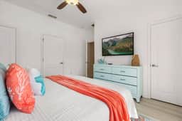 4 Bedrooms / 3 Bathrooms / Paradise Palms (8939BP)