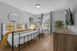4 Bedrooms / 3 Bathrooms/ Paradise (2913BP)