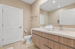 3 Bedrooms/ 3.5 Bathrooms/ Magic Village (7477 BD)