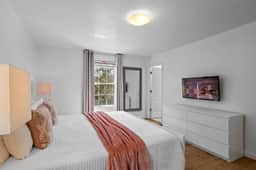 6 Bedrooms / 5 Bathrooms / Paradise Palms (2981BP)