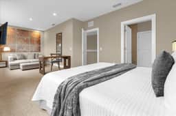 4 Bedroom/4.5 Bathroom/Magic Village Views(3131RW)