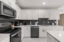 3 Bedrooms / 2 Bathrooms / Storey Lake (3180-308)