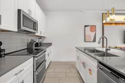 4 Bedrooms / 3 Bathrooms / Storey Lake (2673SS)