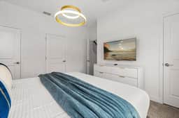 4 Bedrooms / 3 Bathrooms / Storey Lake (2673SS)