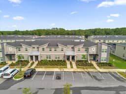 4 Bedrooms / 3 Bathrooms / Storey Lake (2673SS)