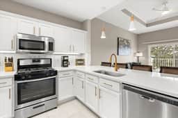 3 Bedrooms/ 3 Bathrooms/ Reunion (7509 SE)