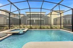 6 Bedrooms / 5 Bathrooms / Storey Lake (2664SS)