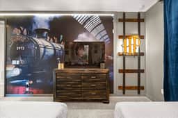 7 Bedrooms / 6.5 Bathrooms / Solara (1604 HG)