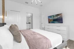 8 Bedroom/ 5 Bathroom Storey Lake (2928 PL)