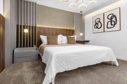 9 Bedrooms/ 5 Bathrooms Storey Lake (2976 PL)