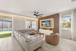 9 Bedrooms/ 5 Bathrooms/ Storey Lake (2867SC)