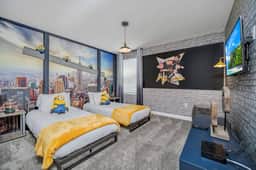 9 bedrooms/ 5 Bathrooms/ Storey Lake (2854 BD)