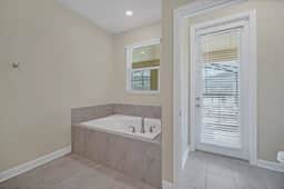 9 bedrooms/ 5 Bathrooms/ Storey Lake (2854 BD)