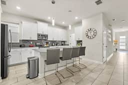 5 Bedrooms / 5 Bathrooms / Storey Lake (2762BD)