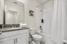 5 Bedrooms / 5 Bathrooms / Storey Lake (2762BD)