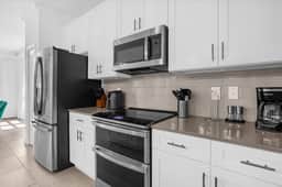 5 Bedroom/ 4 Bathroom/ Storey Lake (2689SS)