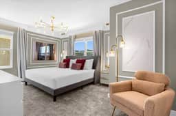 5 Bedroom/ 4 Bathroom/ Storey Lake (2689SS)