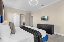9 Bedrooms/ 5 Bathrooms/ Storey Lake (2742OW)