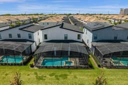 9 Bedrooms/ 5 Baathrooms/ Storey Lake (2931 FS)