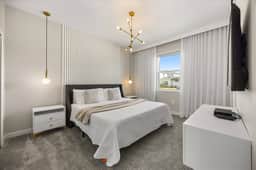 9 Bedrooms / 5 Bathrooms / Storey Lake (2980PL)