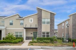 5 Bedrooms/ 4 Bathrooms/ Storey Lake (4198 PD)