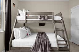 3 Bedrooms/ 2 Bathrooms/ Storey Lake (3120-208 PC)