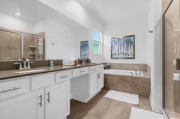 6 Bedrooms/ 5 Bathrooms/ Storey Lake (4234 PD)