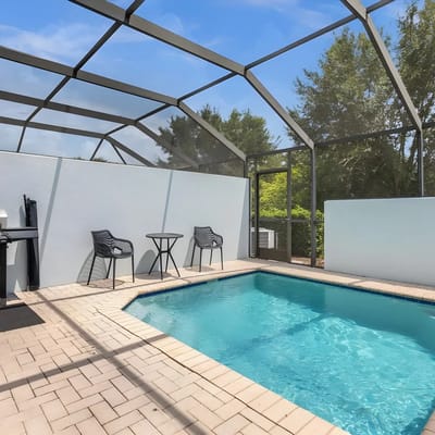 3 Bedrooms / 3 Bathrooms / Windsor Hills (7658 KC)