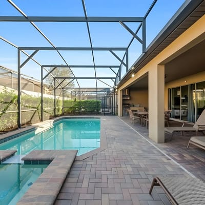 8 Bedrooms/ 6 Bathrooms/ Windsor Westside (2129MT)