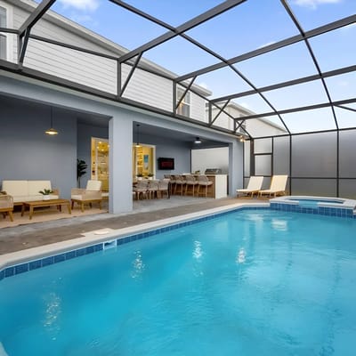10 Bedrooms/ 8 Bathrooms/ Windsor Cay (16252 SM)