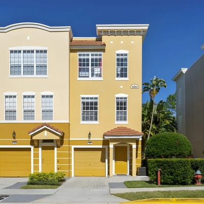3 Bedrooms/ 3.5 Bathrooms/ Vista Cay (4845-148)