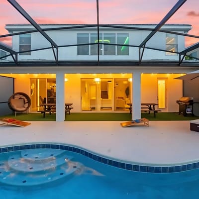 8 Bedrooms / 6 Bathrooms / Sonoma (2683CA)