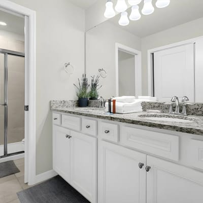 5 Bedrooms/ 4.5 Bathrooms/ Windsor Island (160 JW)