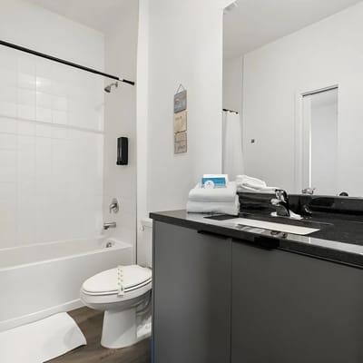 3 Bedrooms/ 3 Baths/ Hub Westside Reserve (8781ZD)