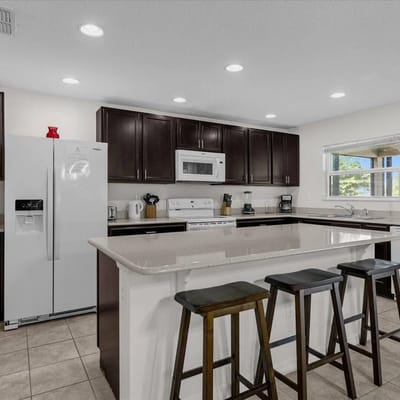 6 Bedrooms/ 4.5 Bathrooms/ Crystal Cove (957 EG)