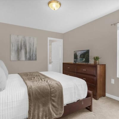 4 Bedrooms/ 3.5 Bathrooms/ Compass Bay (5132 CH)