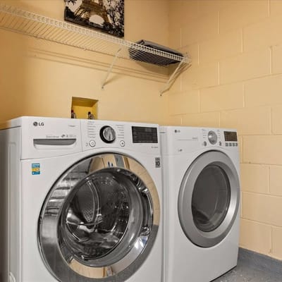 3 Bedrooms / 2 Bathrooms / Eagle Pointe (573EP)