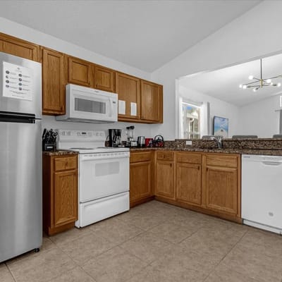 3 Bedrooms / 2 Bathrooms / Lake Berkley (1076 LB)