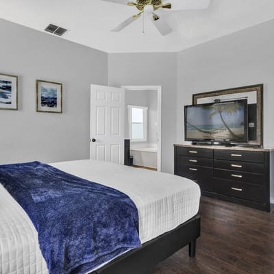5 Bedrooms/ 3 Bathroom Hampton Lakes (573 BC)