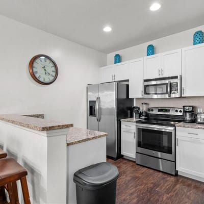 3 Bedrooms/2 Bathrooms/ Lucaya Village (20-107)