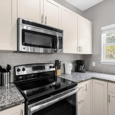 4 Bedrooms/ 3 Bathrooms/ Lucaya Village (13-108)
