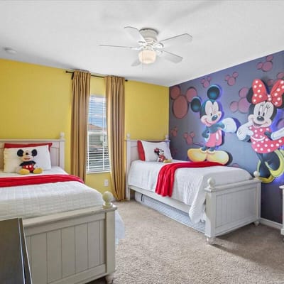 4 Bedrooms / 3 Bathrooms / Paradise Palms (8962 CP)