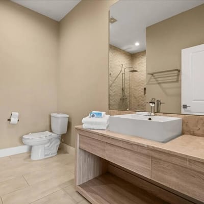 4 Bedrooms / 4.5 Bathrooms / Magic Village(7528BD)