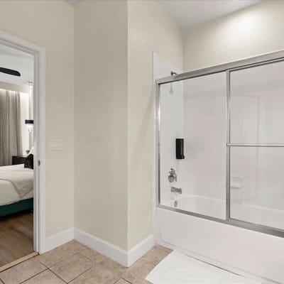4 Bedrooms/ 3 Bathrooms/ Lucaya Village (8-101)